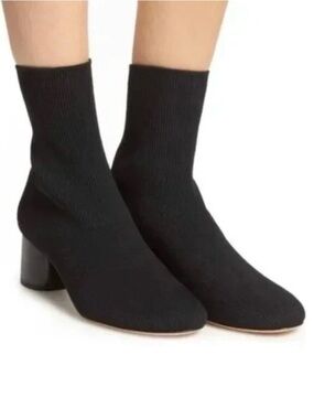 Vince Women's Black Ribbed Knit Block Heel "Tasha" Ankle Booties Size 8,5 M